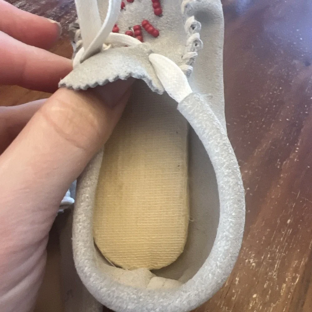 Baby White Moccasins Red Beads Size 5 Vintage Cherokee Indian handmade